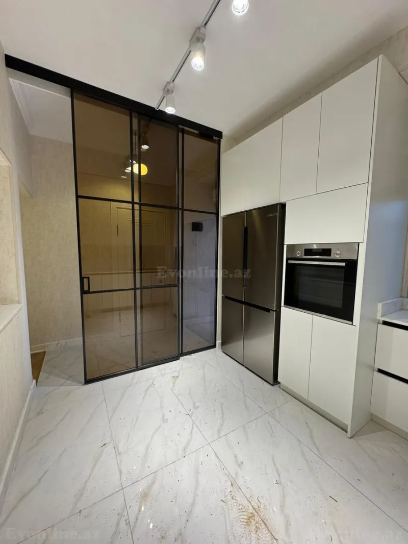 Satılır 4 otaqlı Mənzil Köhnə tikili 120 m² Səbail r. - şəkil 13