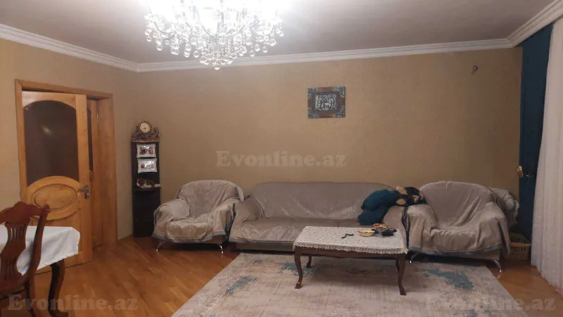 Kirayə verilir 3 otaqlı Mənzil Köhnə tikili 110 m² Elmlər Akademiyası m.