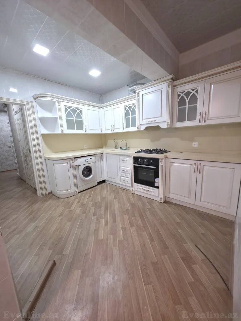 3 otaqlı köhnə tikili mənzil satılır — Bakıxanov, Bakı