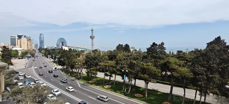 4 otaqlı Mənzil 200 m² Səbail r. Satılır