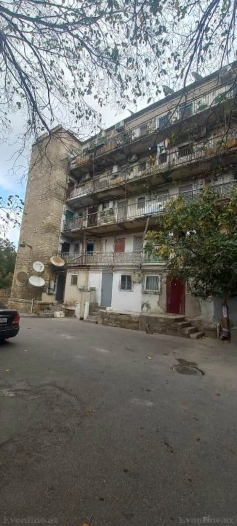 2 otaqlı köhnə tikili mənzil satılır — Elmlər Akademiyası m., Bakı