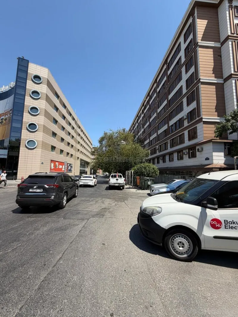 2 otaqlı köhnə tikili mənzil satılır — Azadlıq prospekti m., Bakı