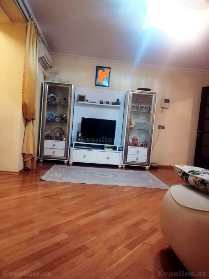 3 otaqlı köhnə tikili mənzil satılır — 1-ci mikrorayon, Bakı