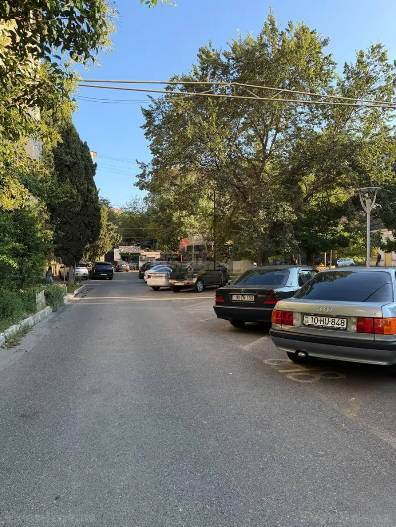 2 otaqlı köhnə tikili mənzil satılır — Nəsimi r., Bakı