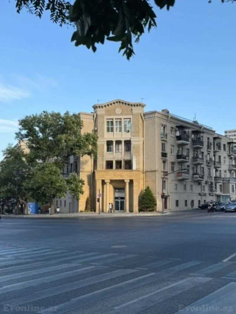 2 otaqlı köhnə tikili mənzil satılır — Elmlər Akademiyası m., Bakı