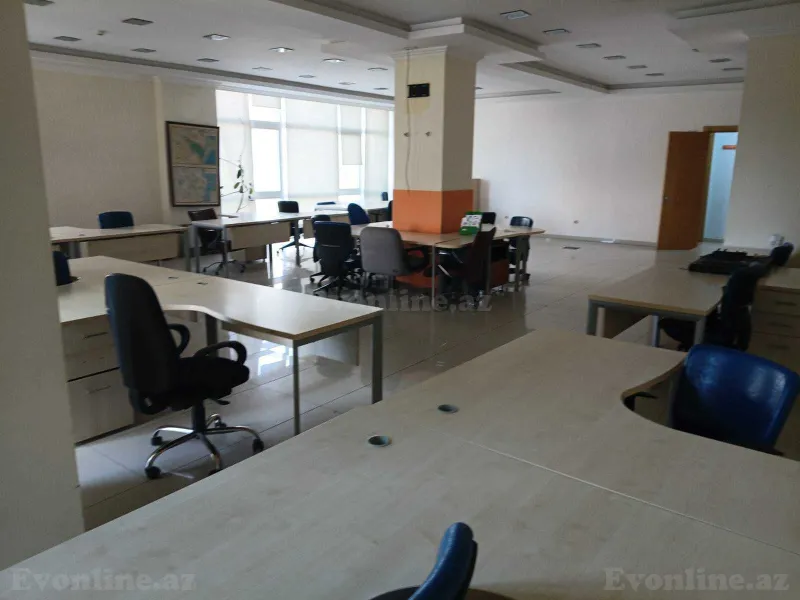 5 otaqlı Ofis 301 m² 8 Noyabr m. Kirayə verilir