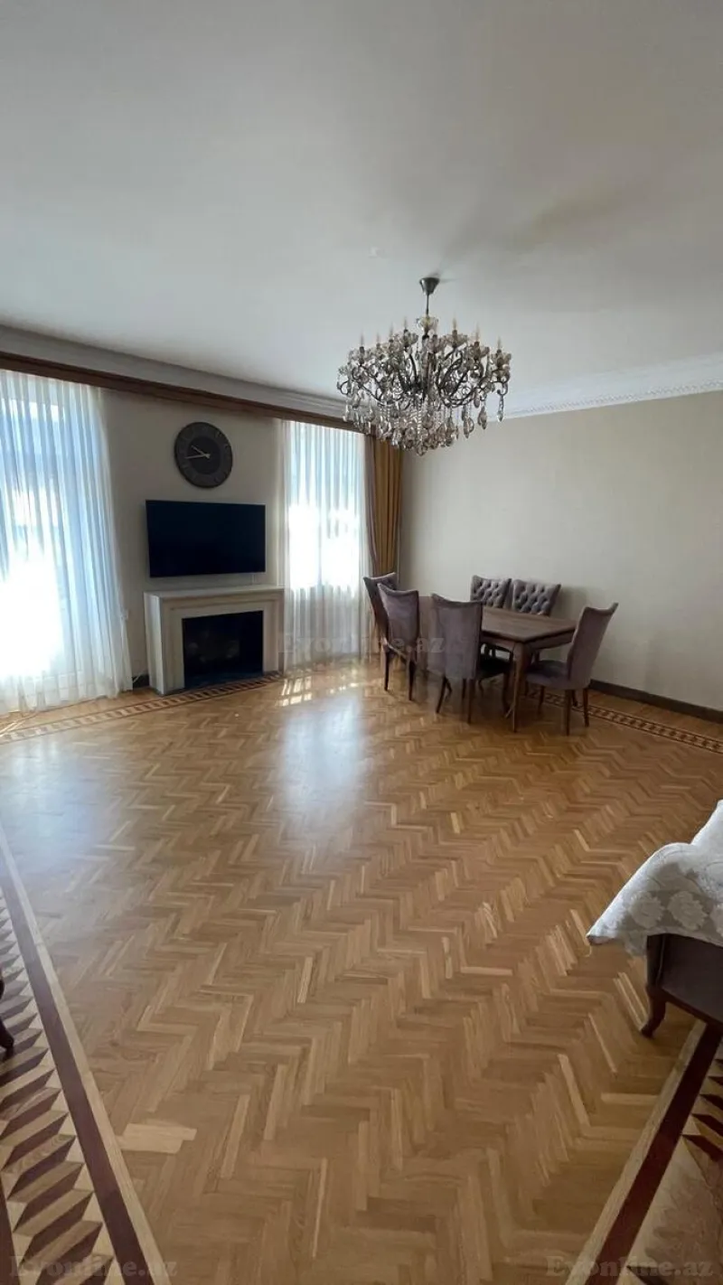 3 otaqlı Mənzil 100 m² Səbail r. Kirayə verilir