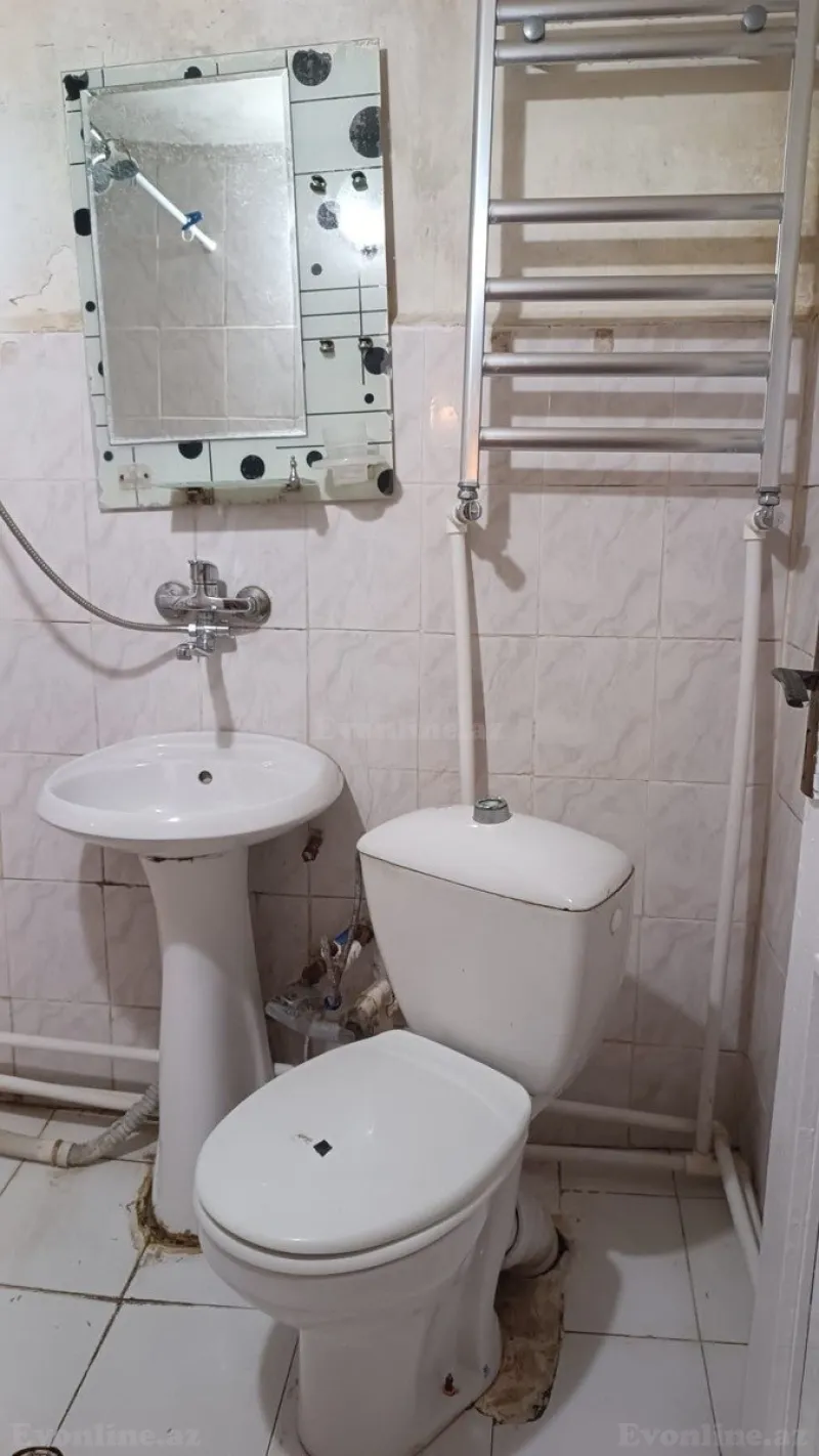 2 otaqlı köhnə tikili mənzil kirayə verilir — Elmlər Akademiyası m., Bakı - şəkil 4