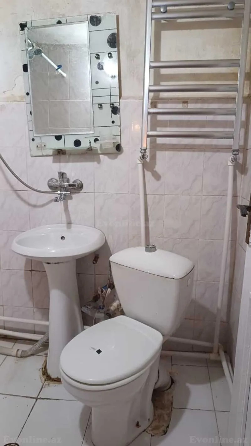 2 otaqlı köhnə tikili mənzil kirayə verilir — Elmlər Akademiyası m., Bakı - şəkil 3