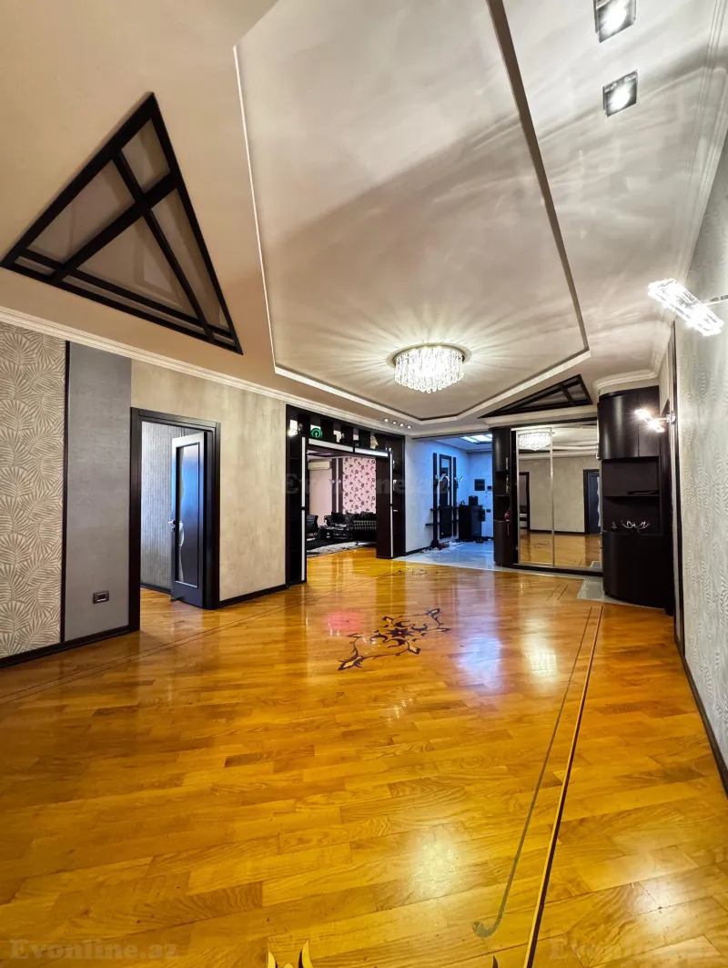 5 otaqlı Mənzil 286 m² 28 May m. Satılır