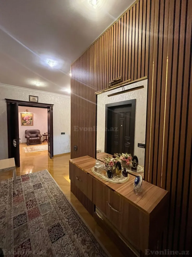 5 otaqlı Mənzil 240 m² Nizami m. Satılır