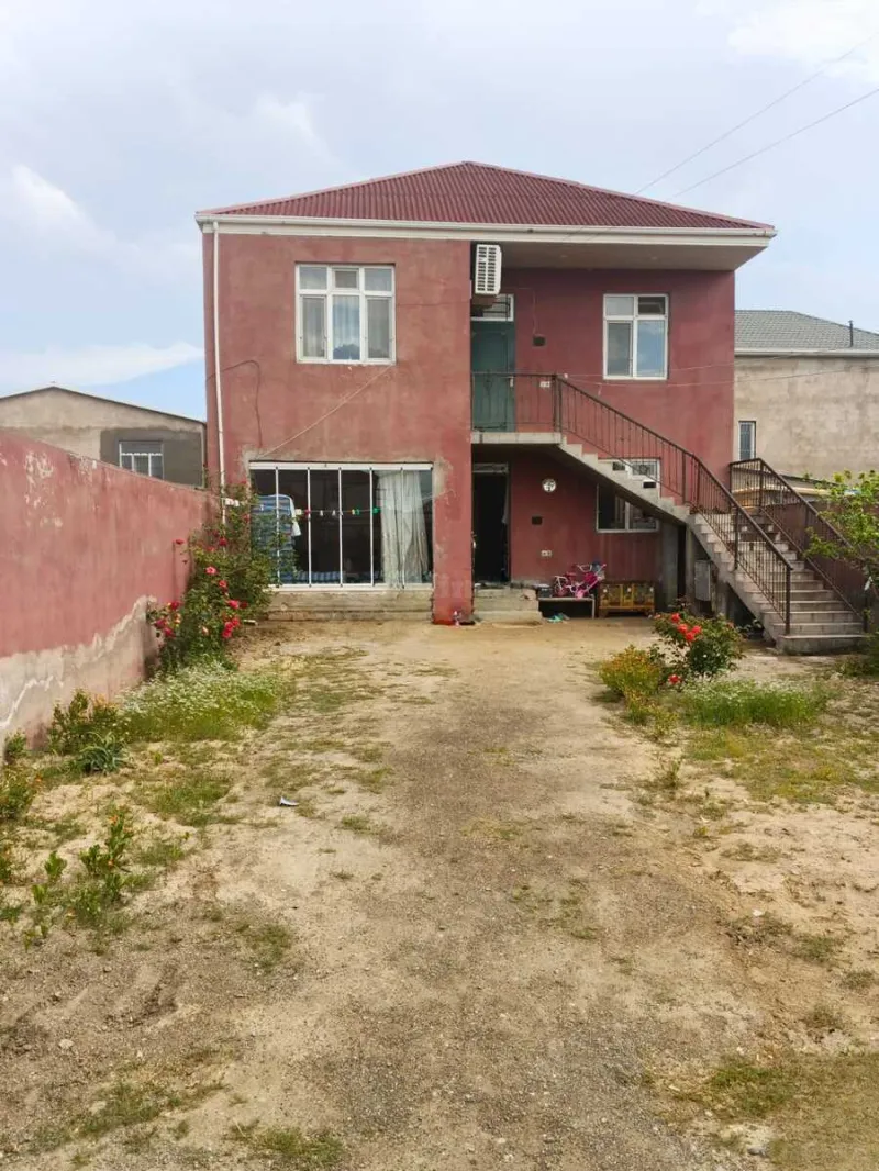 6 otaqlı Həyət evi 180 m² Xırdalan Satılır