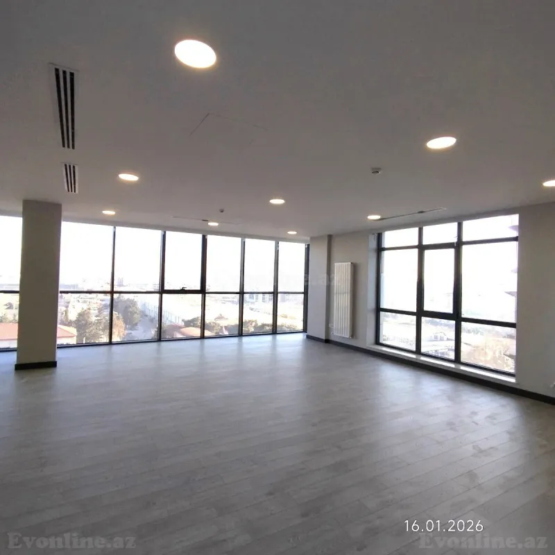 5 otaqlı Ofis 220 m² 28 May m. Kirayə verilir