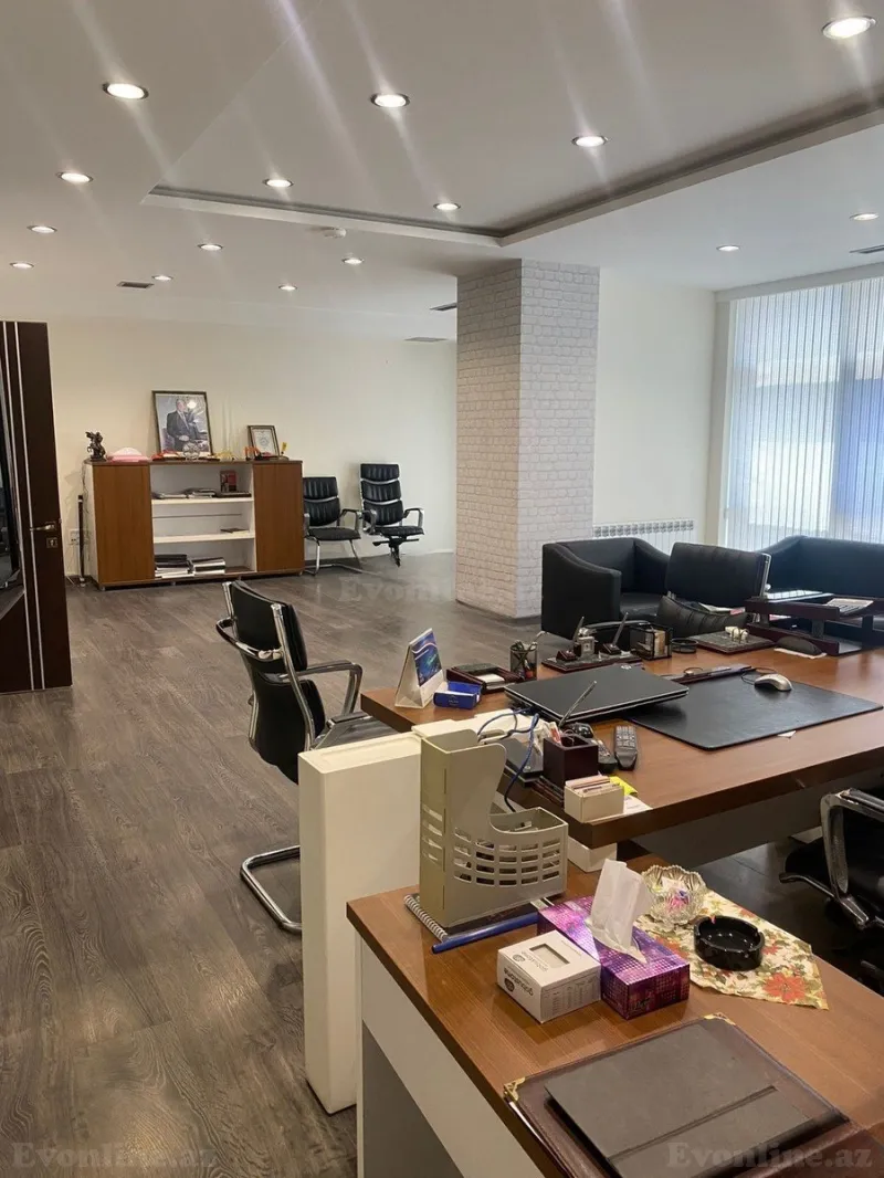 6 otaqlı Ofis 285 m² 8 Noyabr m. Kirayə verilir