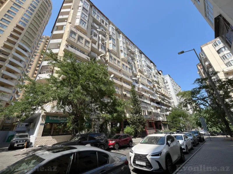 4 otaqlı Mənzil 200 m² Elmlər Akademiyası m. Satılır