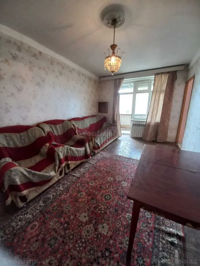2 otaqlı köhnə tikili mənzil satılır — Yeni Yasamal, Bakı