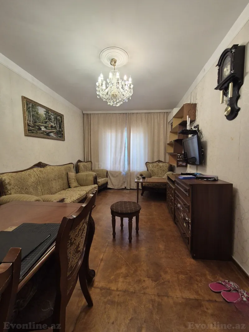 2 otaqlı köhnə tikili mənzil satılır — Yeni Yasamal, Bakı