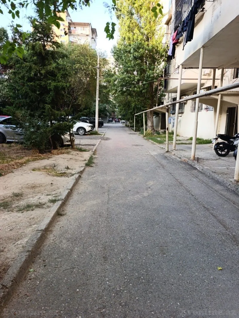 2 otaqlı köhnə tikili mənzil satılır — 4-cü mikrorayon, Bakı - şəkil 2