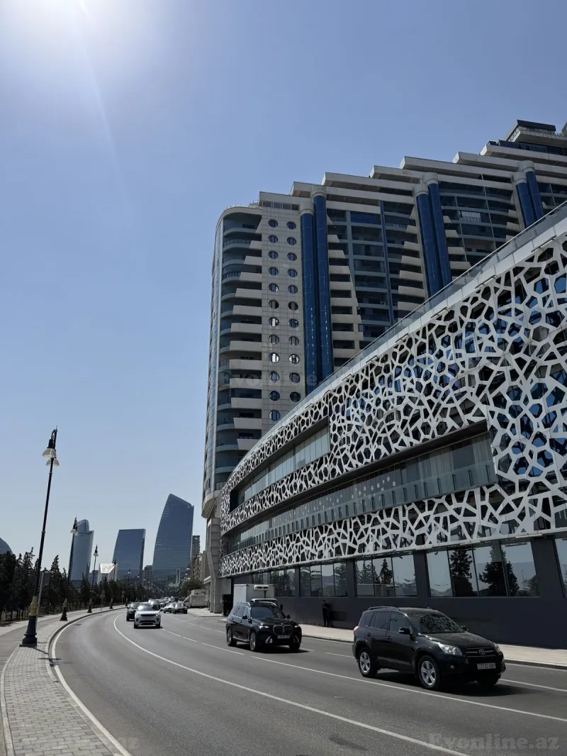 Obyekt 131 m² Xətai r. Satılır
