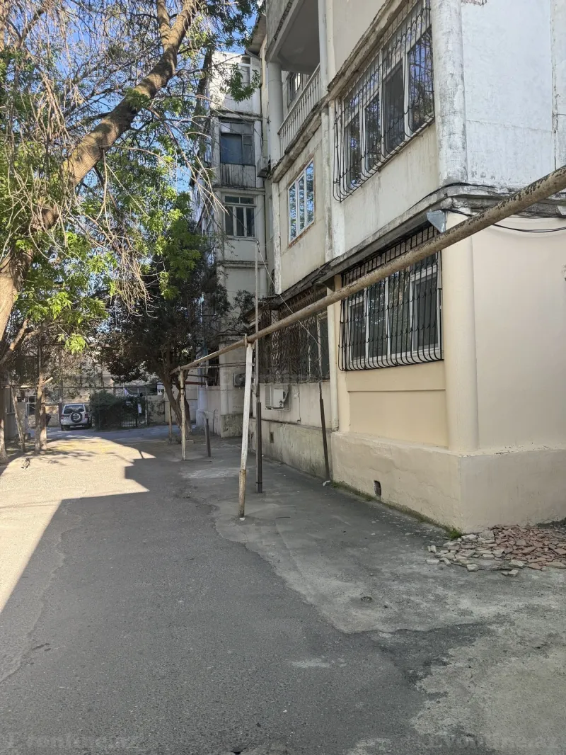 2 otaqlı köhnə tikili mənzil satılır — Badamdar, Bakı