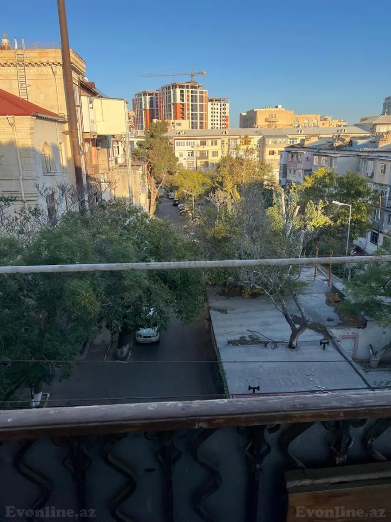 2 otaqlı köhnə tikili mənzil satılır — Elmlər Akademiyası m., Bakı - şəkil 2