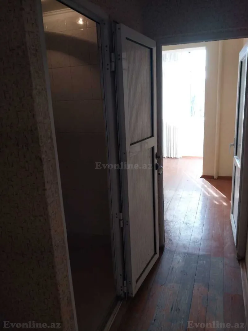 2 otaqlı köhnə tikili mənzil satılır — 8-ci mikrorayon, Bakı - şəkil 11