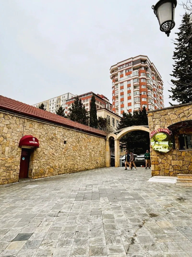 3 otaqlı köhnə tikili mənzil satılır — 28 May m., Bakı