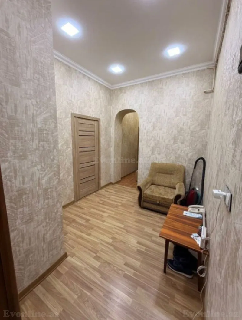 3 otaqlı köhnə tikili mənzil satılır — Elmlər Akademiyası m., Bakı - şəkil 2