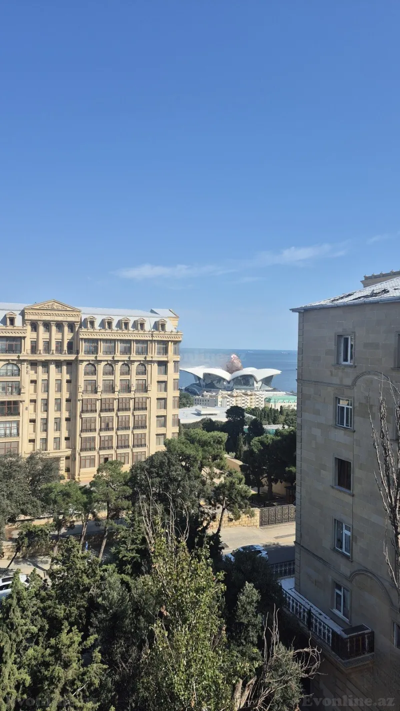 3 otaqlı Mənzil 101 m² Səbail r. Satılır