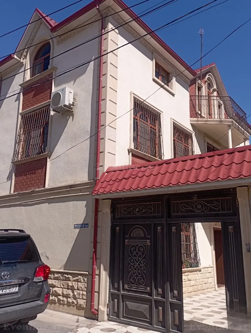 6 otaqlı Həyət evi 300 m² Bakıxanov Kirayə verilir