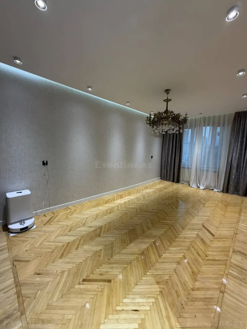 3 otaqlı Mənzil 80 m² İnşaatçılar m. Satılır