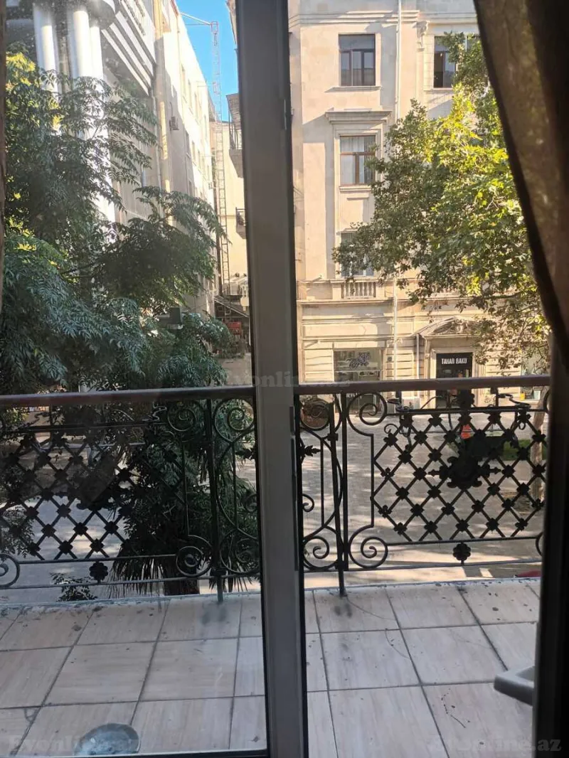 2 otaqlı Mənzil 60 m² 28 May m. Kirayə verilir
