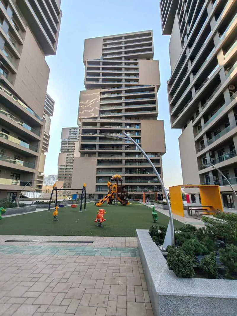 3 otaqlı Mənzil 107 m² 8 Noyabr m. Satılır