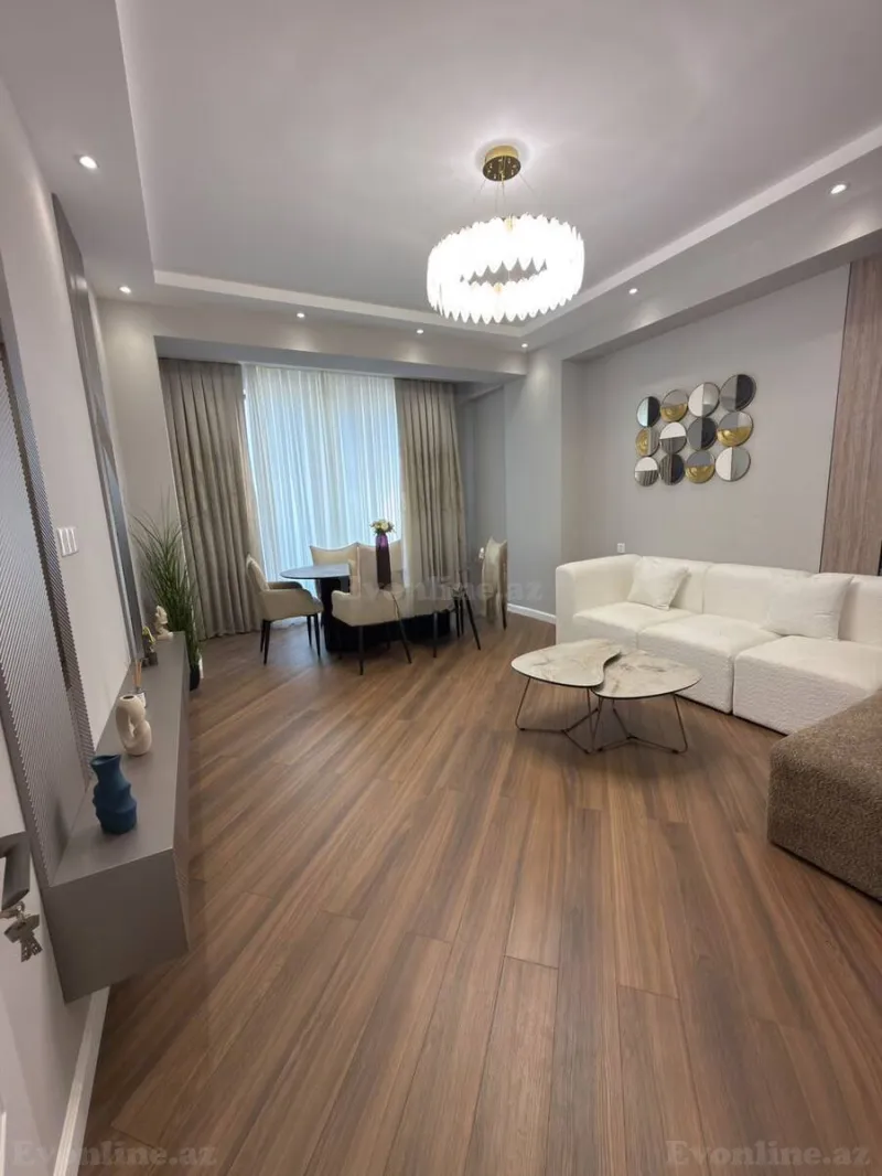 Bakı, Binəqədi r., Azadlıq prospekti m., 8-ci mikrorayonda 3 otaqlı mənzil satılır