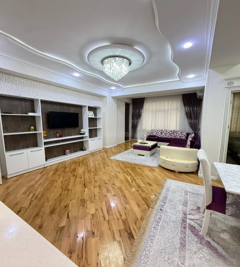 Bakı, Nəsimi r., Memar Əcəmi m., 5-ci mikrorayonda 3 otaqlı mənzil satılır