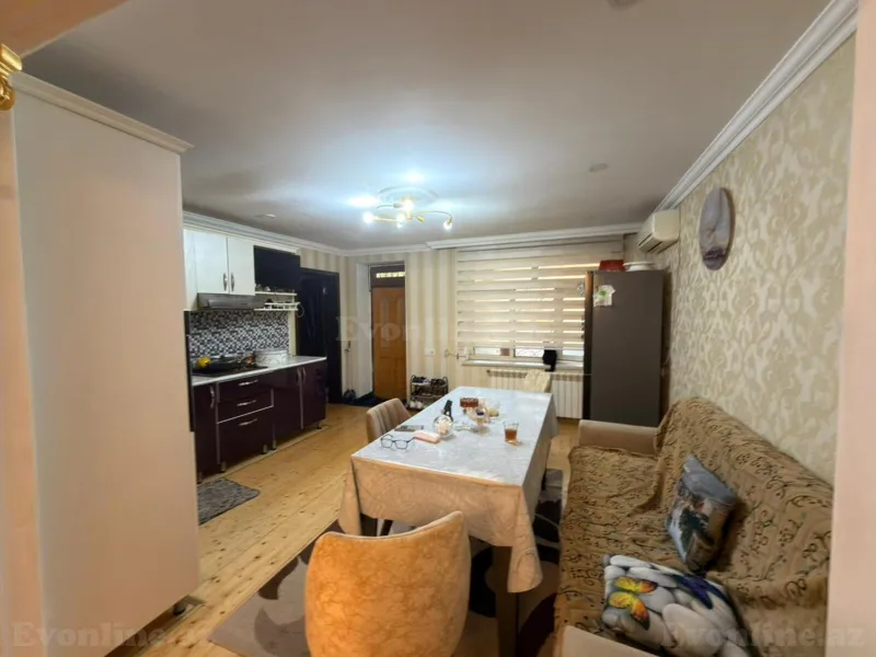 4 otaqlı Mənzil 95 m² İnşaatçılar m. Satılır