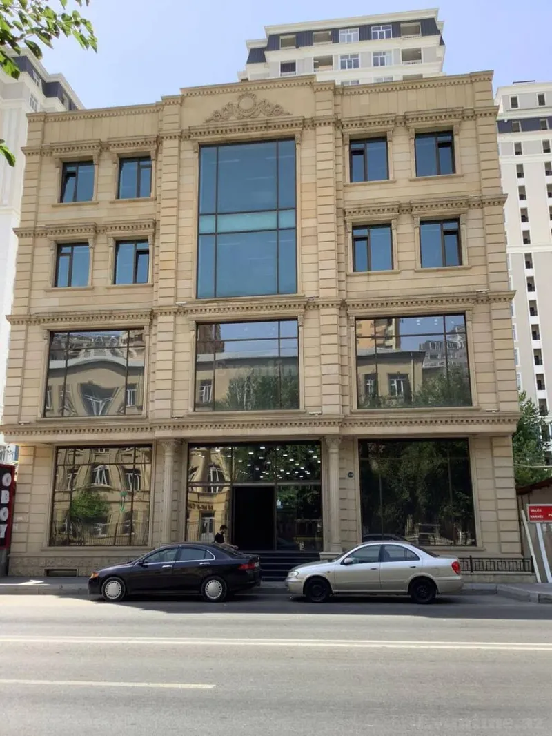 Obyekt 1800 m² 8 Noyabr m. Kirayə verilir