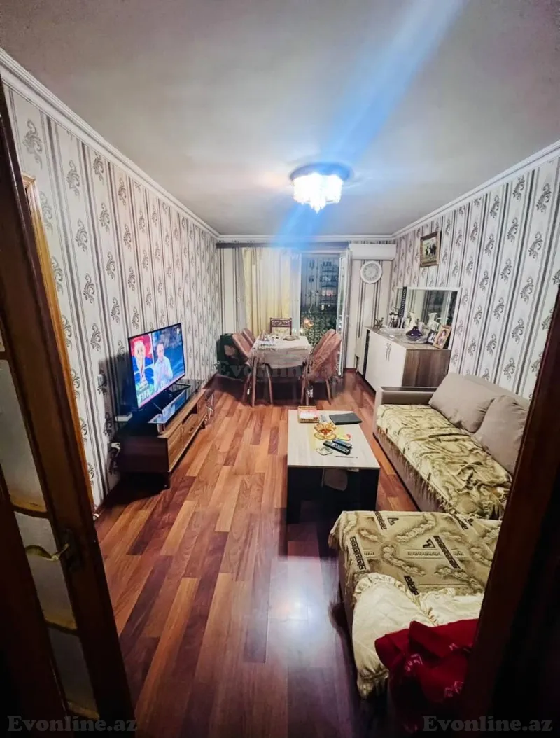 3 otaqlı Mənzil 75 m² İnşaatçılar m. Satılır