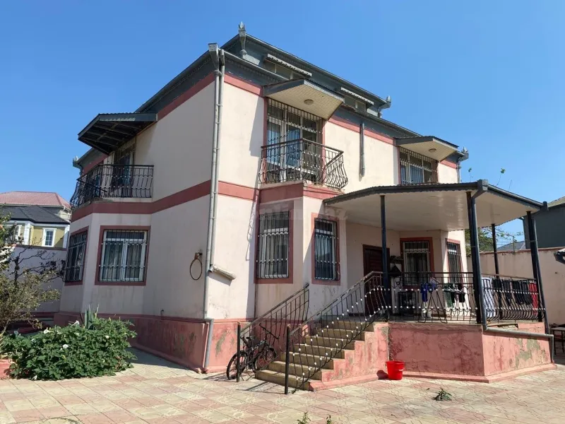 7 otaqlı Həyət evi 200 m² Saray Satılır