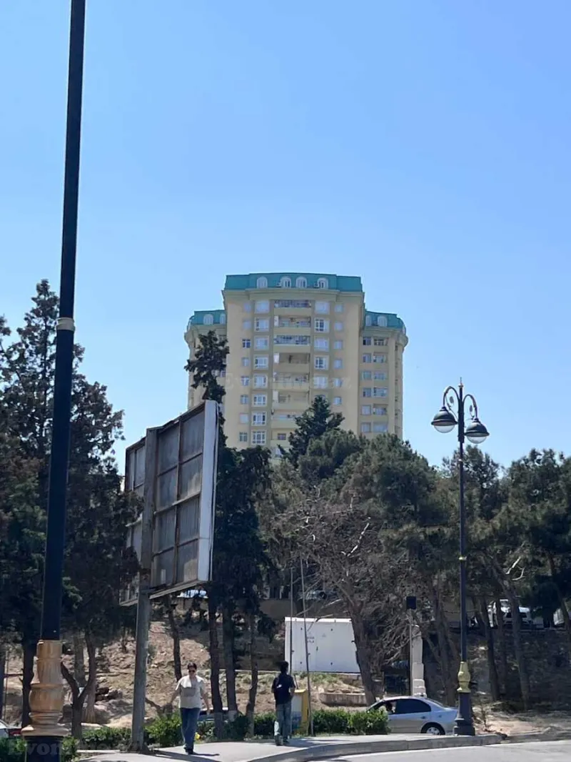 4 otaqlı Mənzil 176.5 m² Elmlər Akademiyası m. Satılır