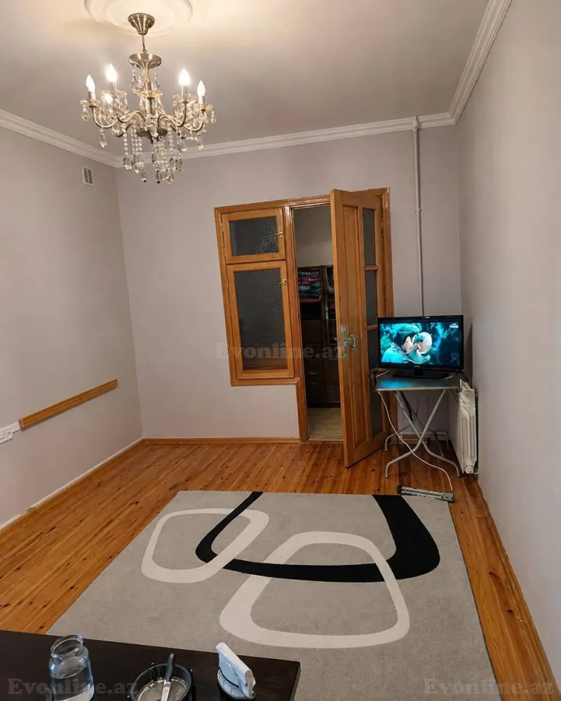 2 otaqlı köhnə tikili mənzil satılır — Yeni Yasamal, Bakı - şəkil 3