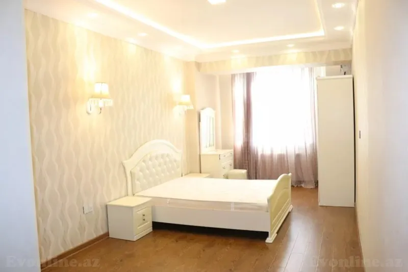 3 otaqlı Mənzil 150 m² Elmlər Akademiyası m. Kirayə verilir