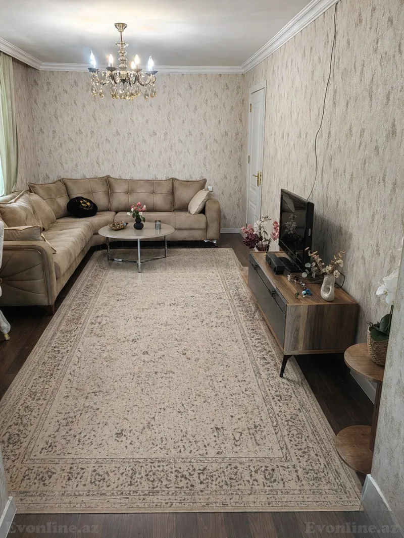 2 otaqlı Mənzil 70 m² İnşaatçılar m. Satılır