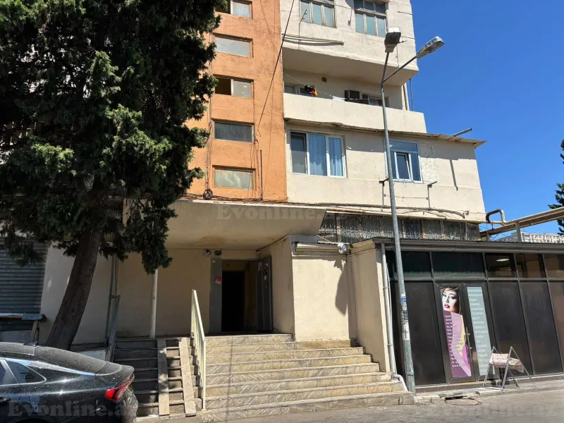 2 otaqlı köhnə tikili mənzil satılır — 8-ci mikrorayon, Bakı - şəkil 2