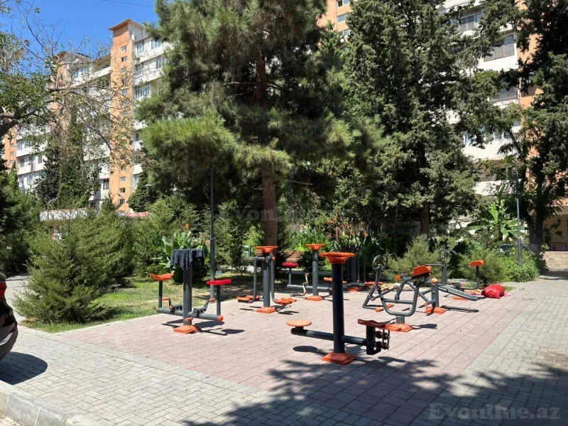 2 otaqlı köhnə tikili mənzil satılır — 8-ci mikrorayon, Bakı - şəkil 4