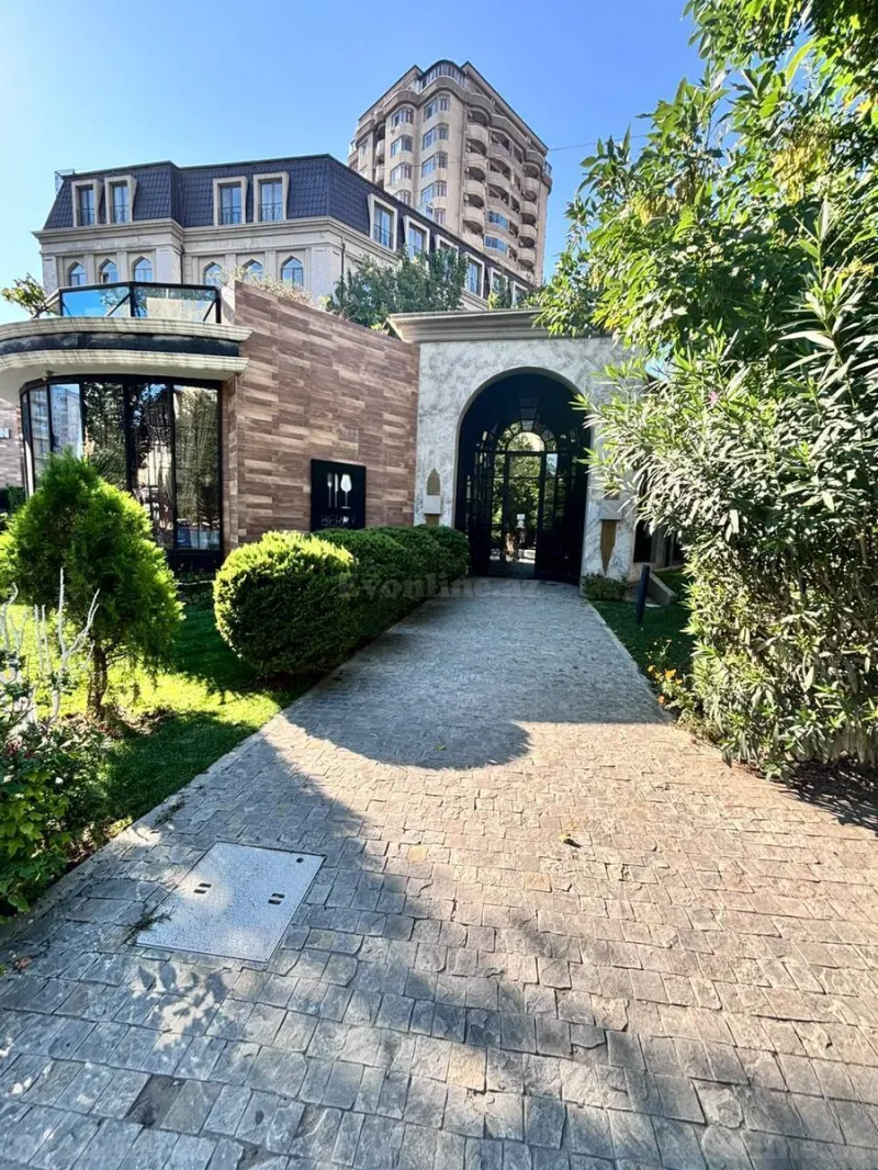1 otaqlı köhnə tikili mənzil kirayə verilir — Nizami m., Bakı