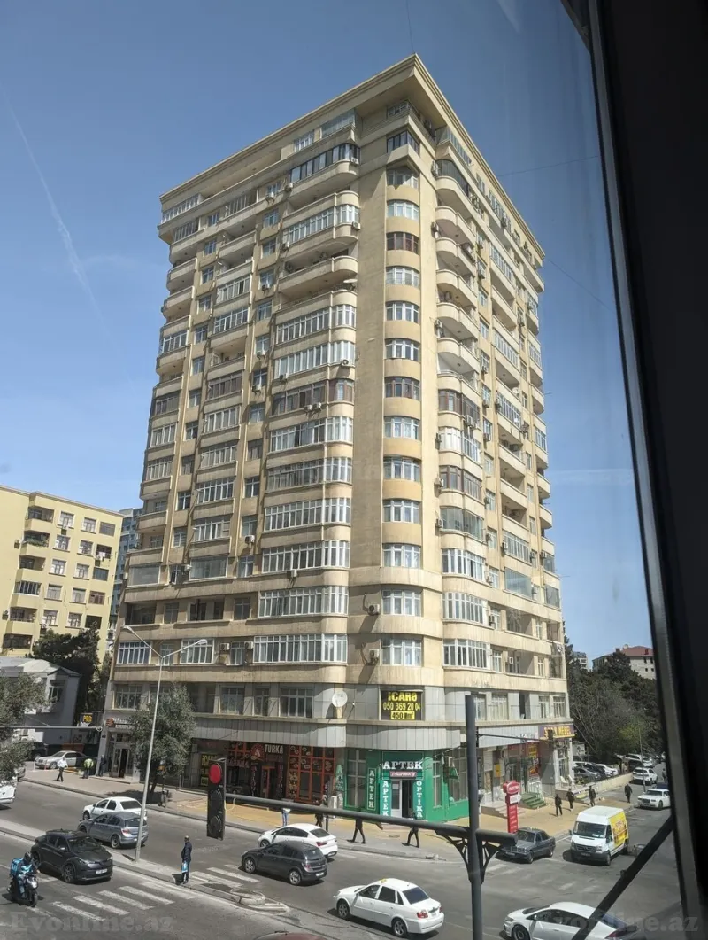 3 otaqlı Mənzil 130 m² 5-ci mikrorayon Satılır