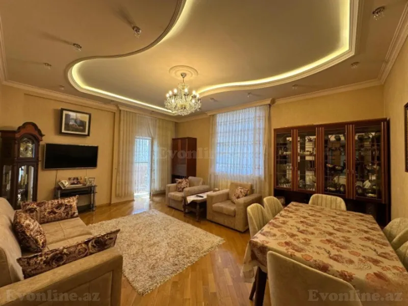 3 otaqlı Mənzil 140 m² İnşaatçılar m. Satılır