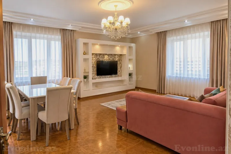 3 otaqlı Mənzil 147 m² Elmlər Akademiyası m. Kirayə verilir