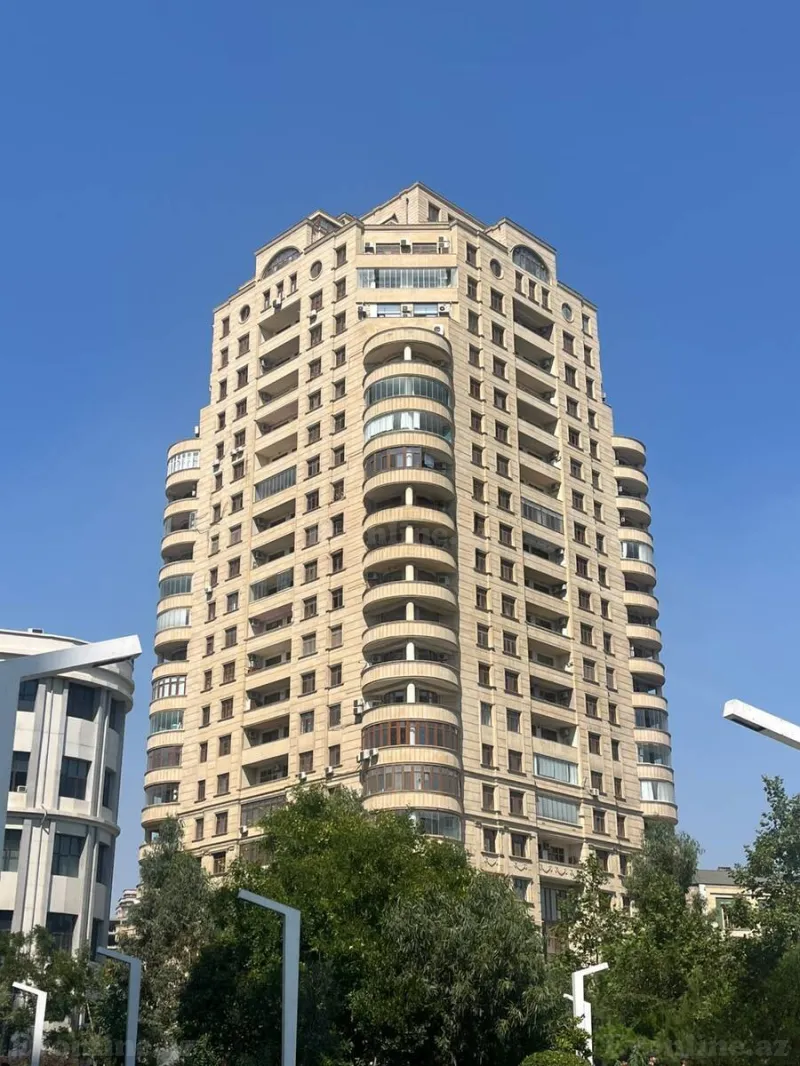 4 otaqlı Mənzil 175 m² 28 May m. Satılır
